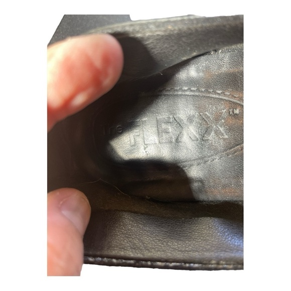 The Flexx  Bon Plush Rose Toe Flat Black/ Metallic Gray
Leather US 9.5/ EU 41 - Picture 8 of 10